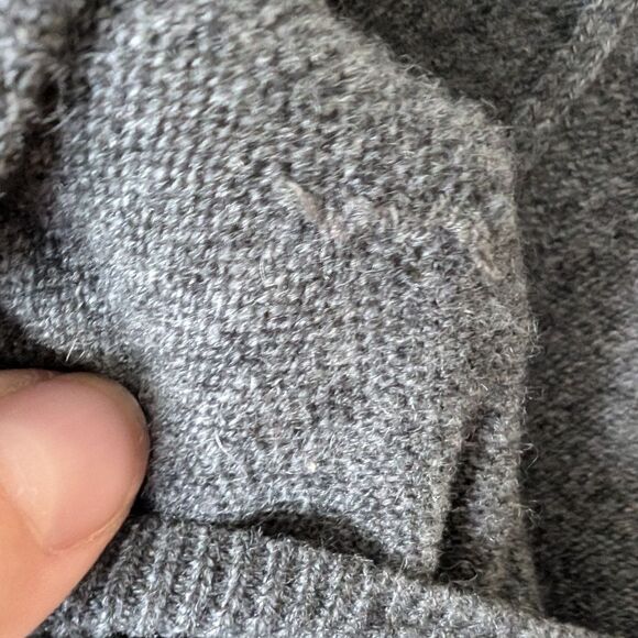 Theory 100% Cashmere Gray V-Neck Sweater Size T/TP - Picture 2 of 9